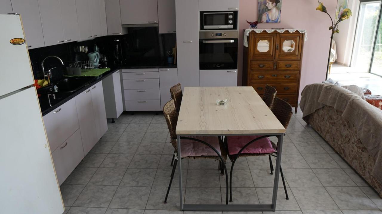 Romanos Patras Studio 外观 照片