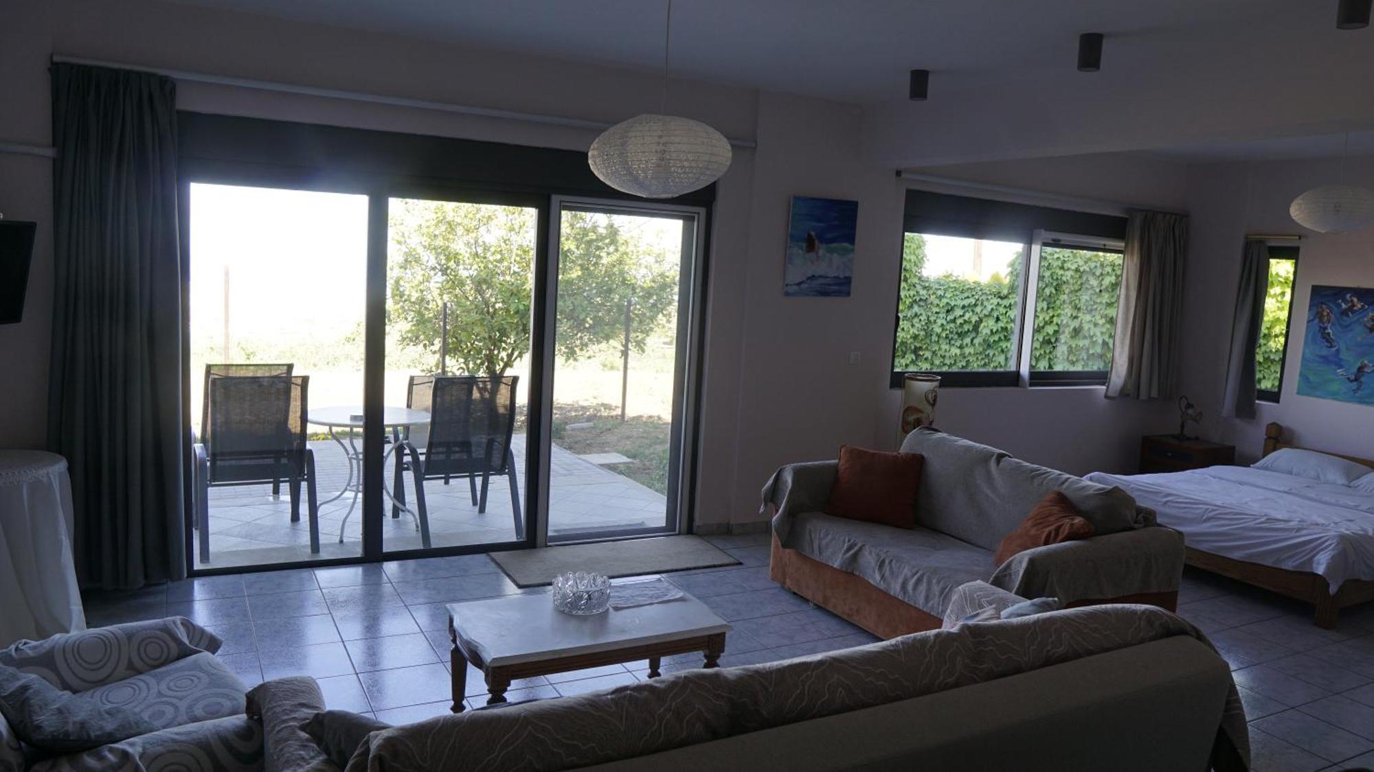 Romanos Patras Studio 外观 照片