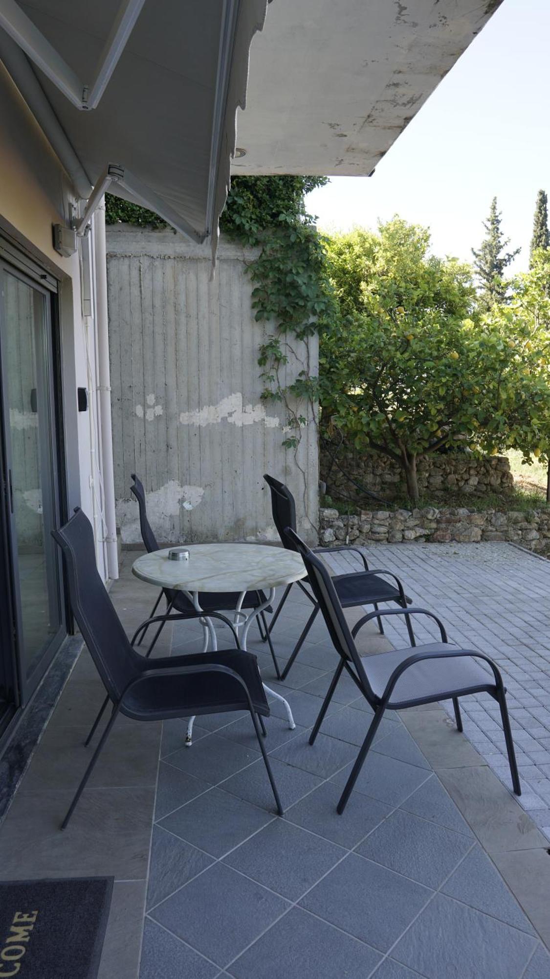 Romanos Patras Studio 外观 照片